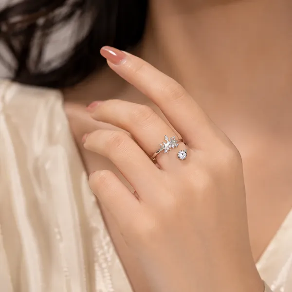 925_Sterling_Silver_Crown_Solitaire_Ring_for_Women_–_Elegant_CZ_Stone_Adjustable_Ring