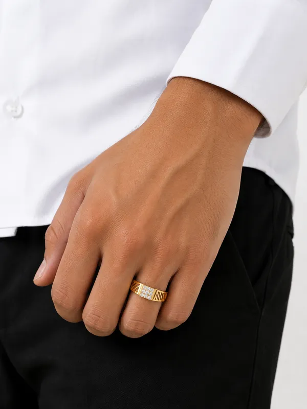 Classic_Two-Tone_Round_Brilliant_Diamond_Ring