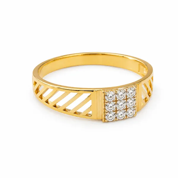Classic_Two-Tone_Round_Brilliant_Diamond_Ring