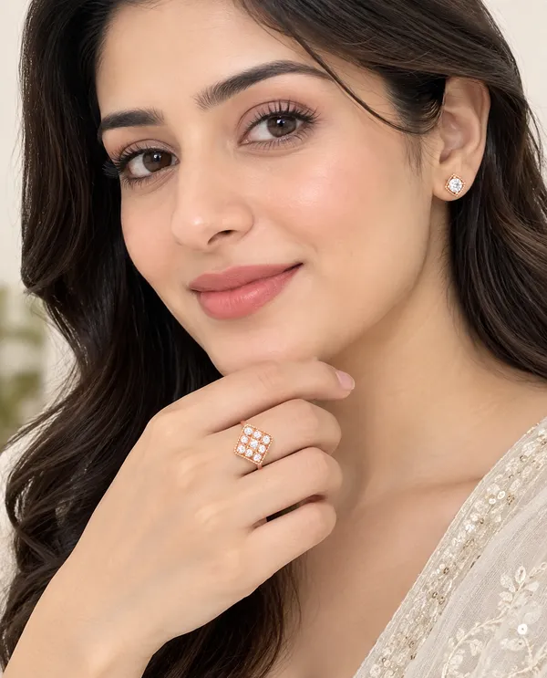 Diamond_Gold_Ring_–_0.17_Ct_Round_Brilliant_Natural_Diamonds,_F–G_Color,_SI_Clarity