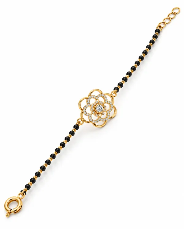 Elegant_Seven-Diamond_Yellow_Gold_Bracelet