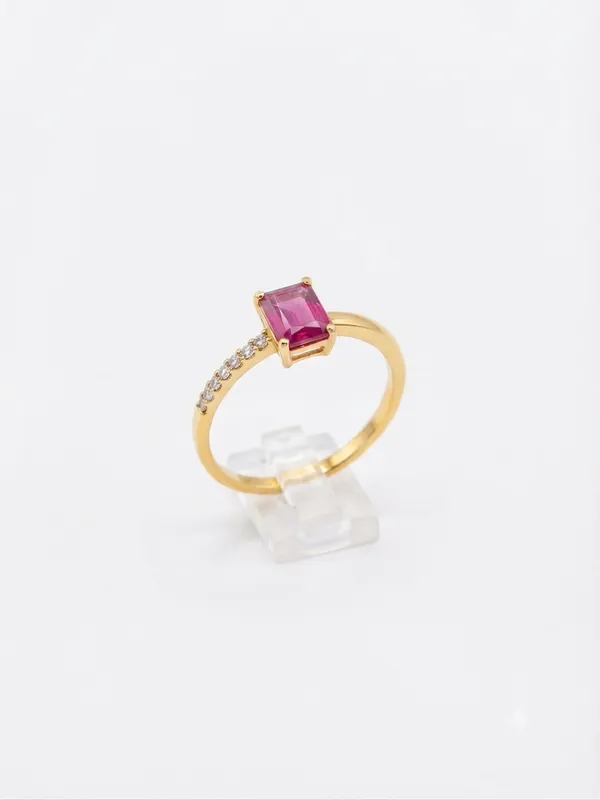Natural_Diamond_Pink_Tourmaline_Ring_in_Yellow_Gold_–_0.03_Ct_Round_Brilliant_G-H_VS-SI