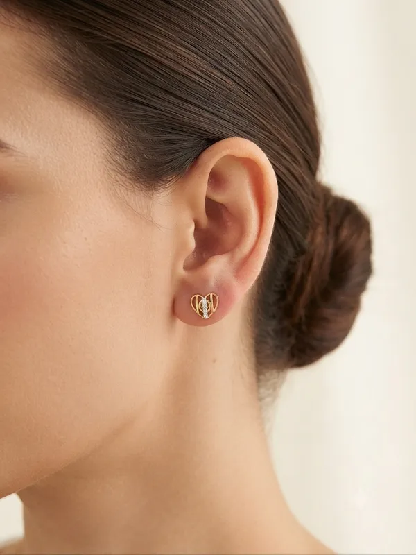Natural_Diamond_Yellow_Gold_Heart_Stud_Earrings_–_Round_Brilliant_G-H_VS-SI