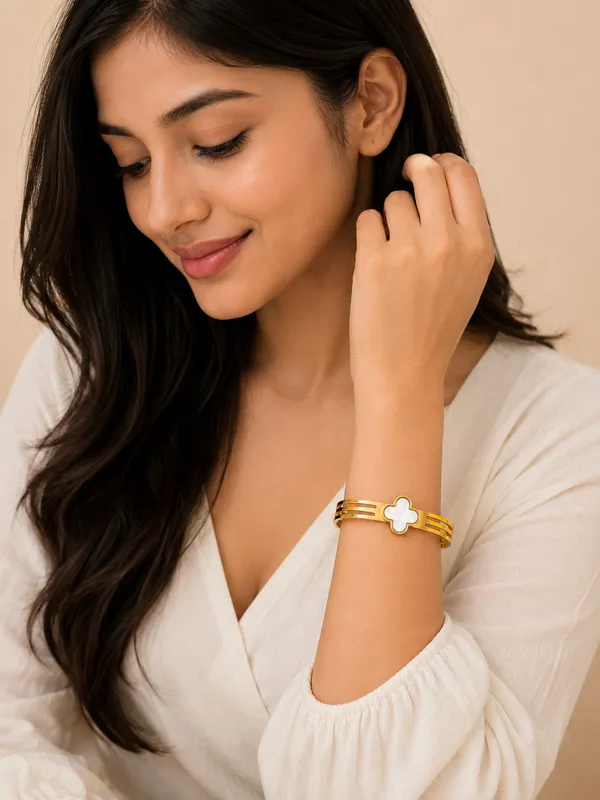 Pearl_Clover_Luxe_Kada_–_1_Gram_Gold_Plated_Bracelet