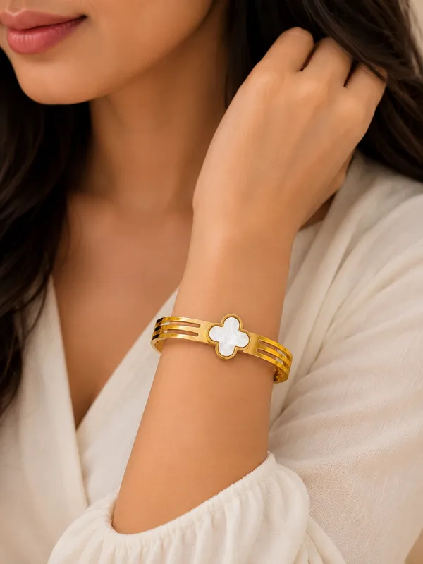 Pearl_Clover_Luxe_Kada_–_1_Gram_Gold_Plated_Bracelet