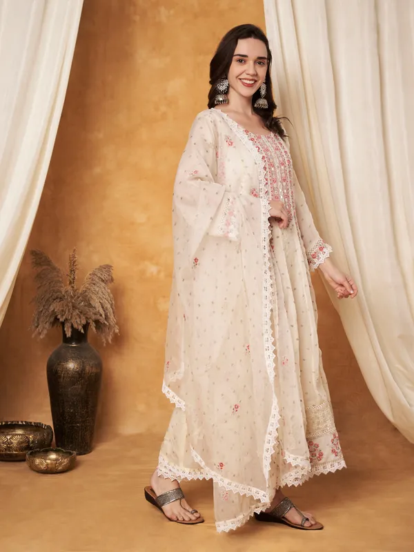 Cream_Polyester_Organza_A-Line_Embroidered_Suit_Set_With_Dupatta_For_Women