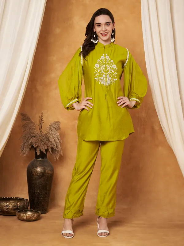 Lime_Green_Cotton_And_Polyester_Balloon_Sleeve_Embroidered_Co-Ord_Set_For_Women