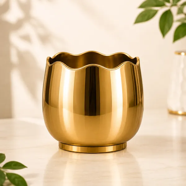 Iron_Decorative_Scalloped_Rim_Gold_Planter_Pot