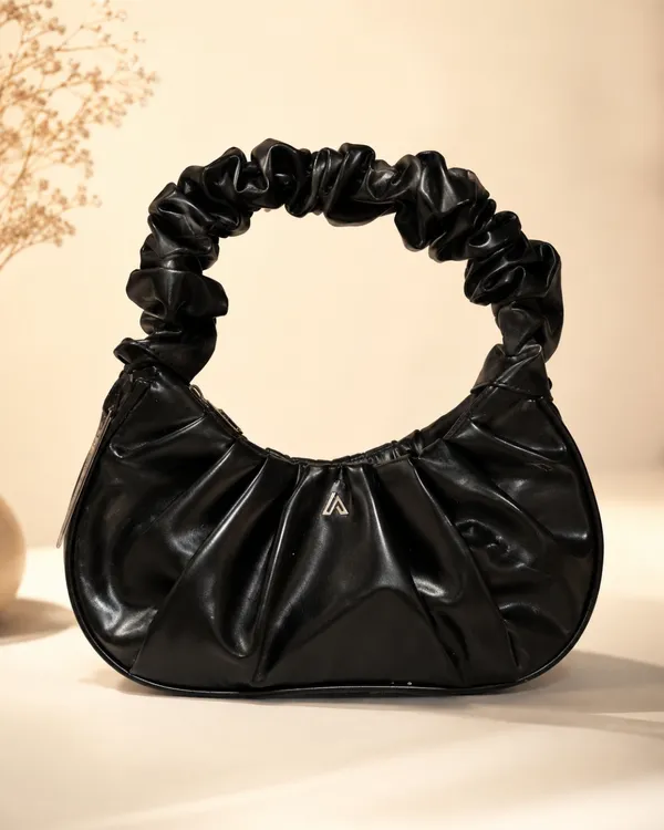 AKAVA_Soft_Cloud_Shape_Handbag_Black