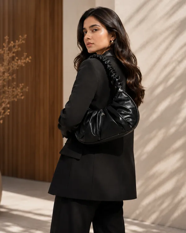 AKAVA_Soft_Cloud_Shape_Handbag_Black