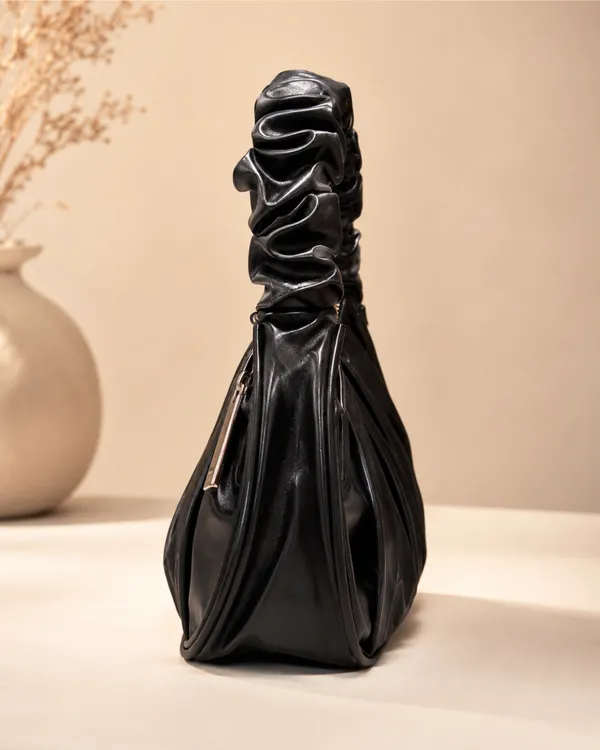 AKAVA_Soft_Cloud_Shape_Handbag_Black