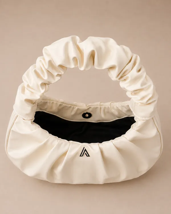 AKAVA_Soft_Cloud_Shape_Handbag_White