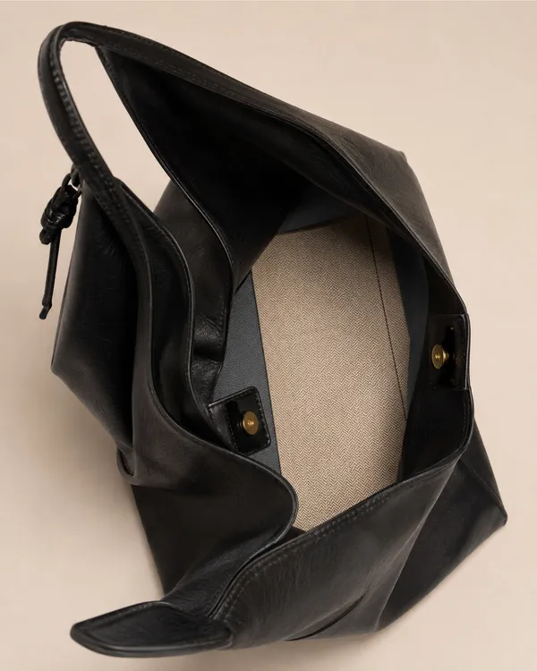 AKAVA_Splicing_Underarm_Bag_with_Pendant