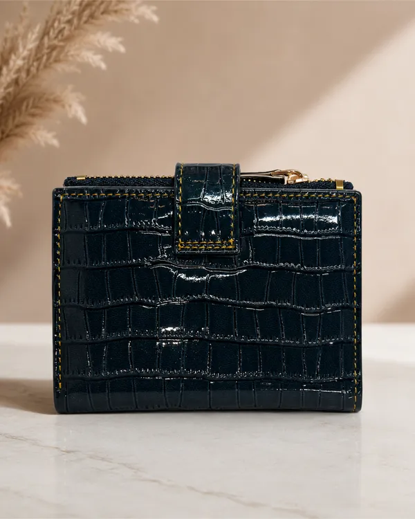 AKAVA_Vegan_Leather_Women's_Glossy_Wallet_with_botton_closure
