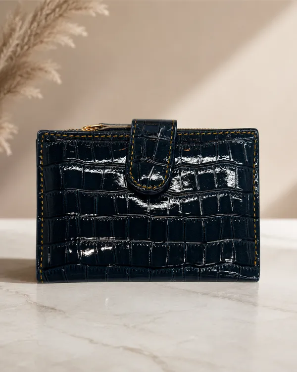 AKAVA_Vegan_Leather_Women's_Glossy_Wallet_with_botton_closure