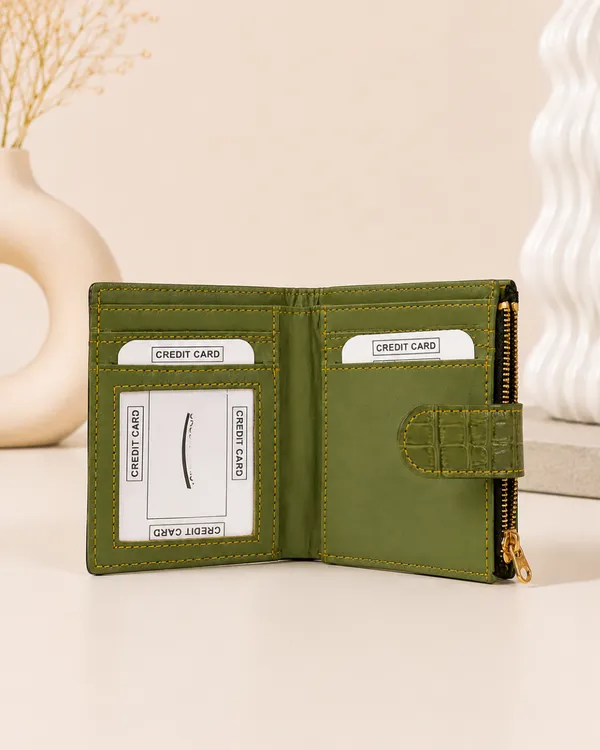 AKAVA_Vegan_Leather_Women's_Glossy_Wallet_with_botton_closure
