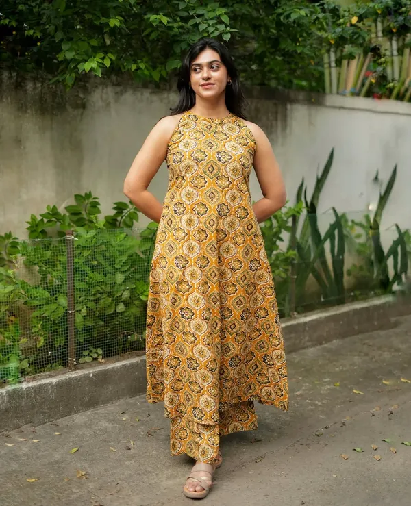 Women_Trendy_Cotton_Yellow_Kurta_With_Pant