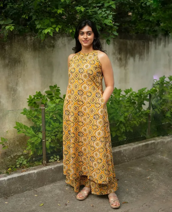 Women_Trendy_Cotton_Yellow_Kurta_With_Pant