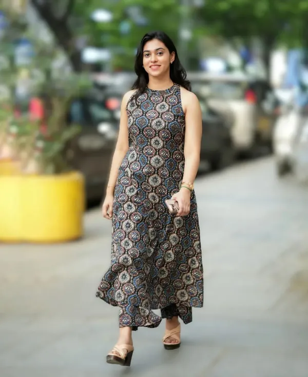 Women_Trendy_Cotton_Black_Kurta_With_Pant