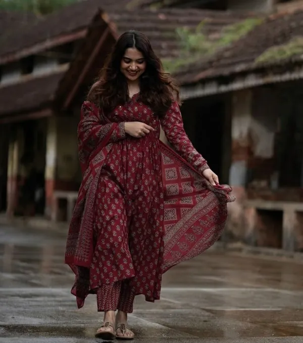 Women_Trendy_Cotton_Maroon_Kurta_With_Pant_and_Dupatta
