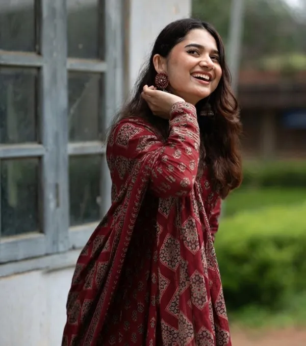 Women_Trendy_Cotton_Maroon_Kurta_With_Pant_and_Dupatta