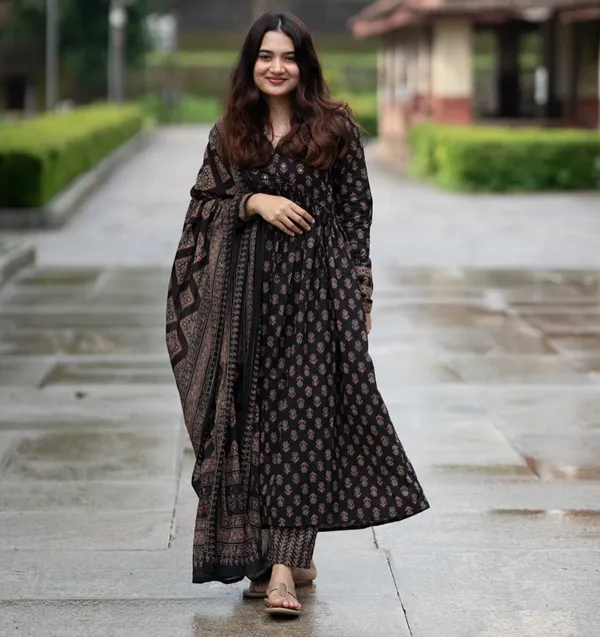Women_Trendy_Cotton_Black_Kurta_With_Pant_and_Dupatta