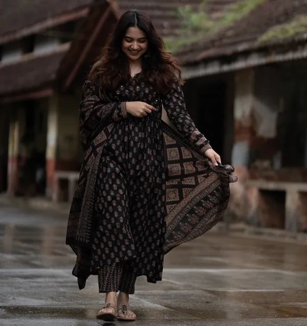 Women_Trendy_Cotton_Black_Kurta_With_Pant_and_Dupatta