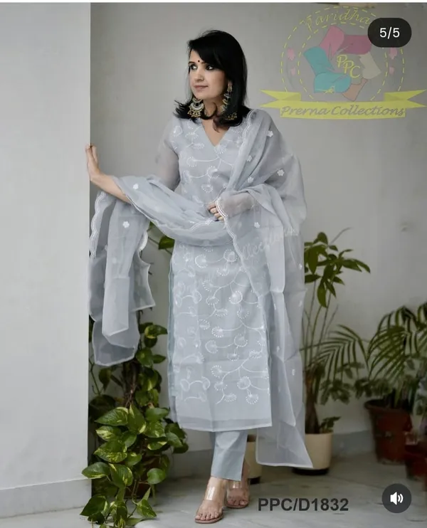 Women_Trendy_Cotton_Grey_Kurta_With_Pant_and_Dupatta