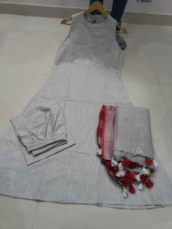 Women_Trendy_Cotton_Grey_Kurta_With_Pant_and_Dupatta