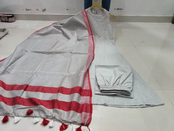 Women_Trendy_Cotton_Grey_Kurta_With_Pant_and_Dupatta