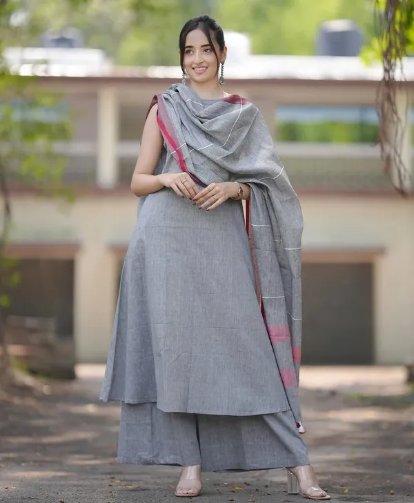 Women_Trendy_Cotton_Grey_Kurta_With_Pant_and_Dupatta