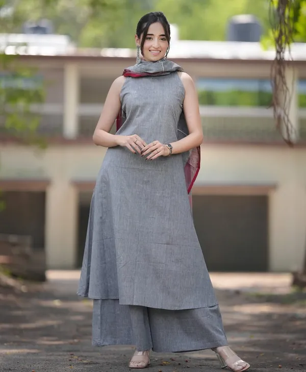 Women_Trendy_Cotton_Grey_Kurta_With_Pant_and_Dupatta