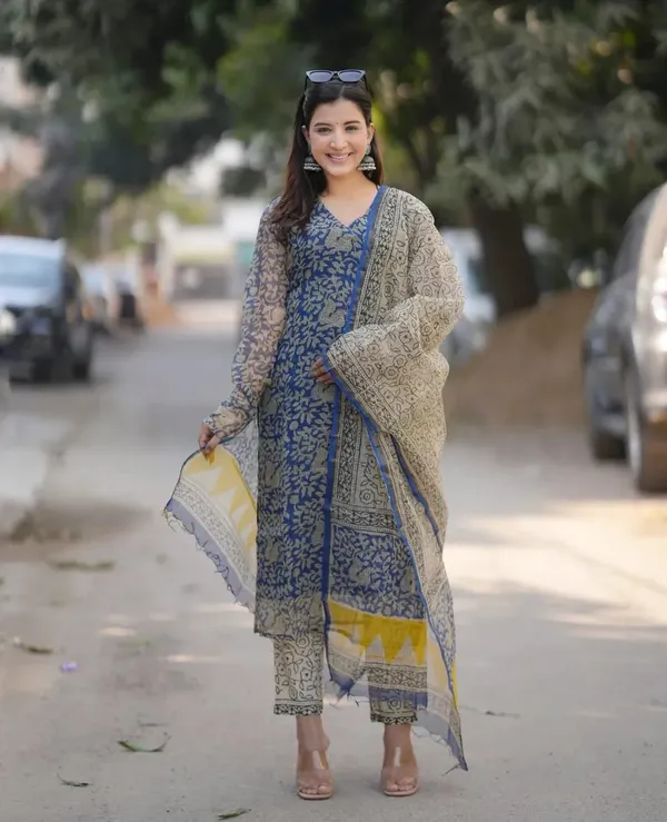 Women_Trendy_Cotton_Grey_Kurta_With_Pant_and_Dupatta