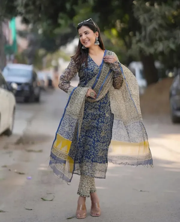 Women_Trendy_Cotton_Grey_Kurta_With_Pant_and_Dupatta