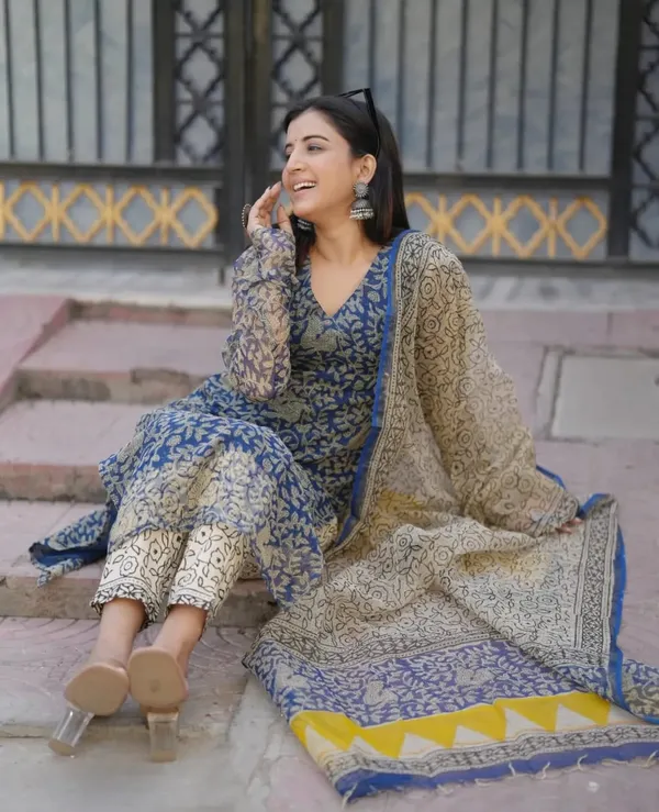 Women_Trendy_Cotton_Grey_Kurta_With_Pant_and_Dupatta