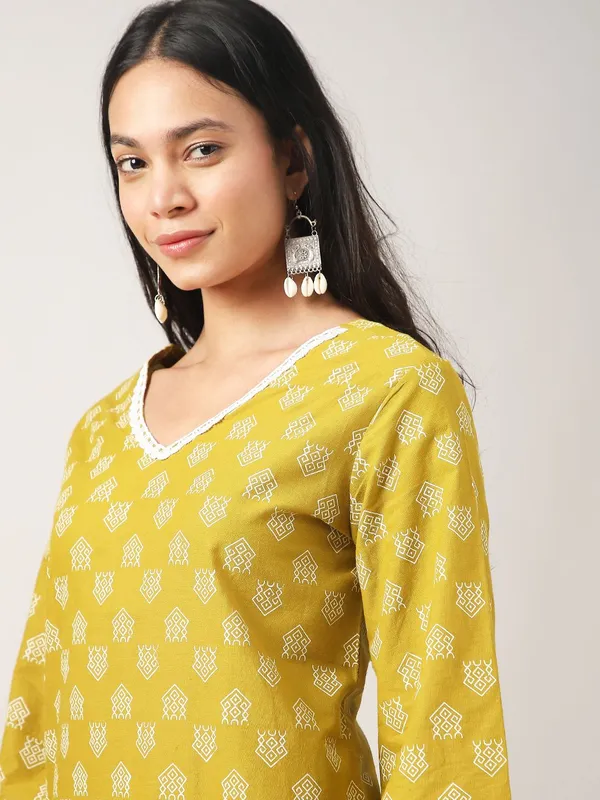 Yellow_Viscose_Rayon_Printed_Back_Tie-Up_Short_Kurta_For_Women