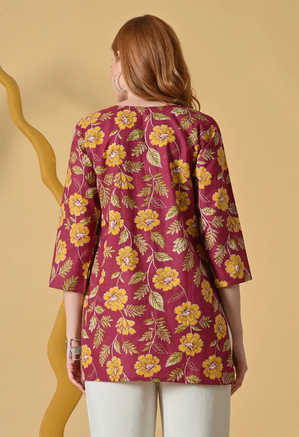 Maroon_Viscose_Rayon_Straight_Floral_Print_Short_Kurta_For_Women