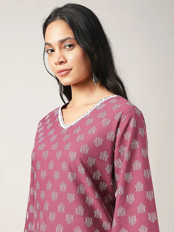 Maroon_Viscose_Rayon_Relaxed_Fit_Printed_Back-Tie_Short_Kurta_For_Women