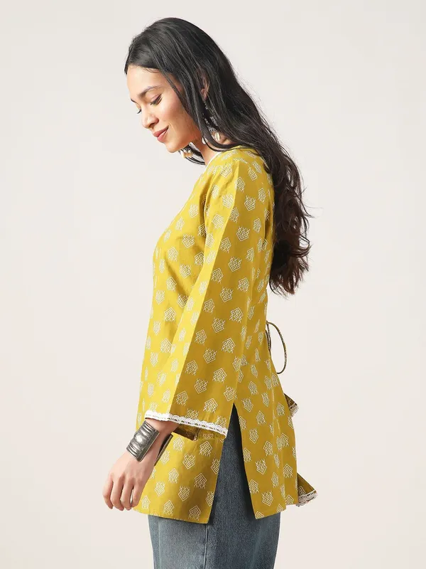 Yellow_Viscose_Rayon_Printed_Back_Tie-Up_Short_Kurta_For_Women