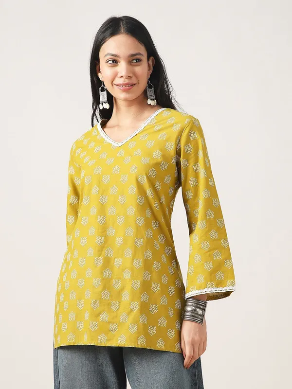 Yellow_Viscose_Rayon_Printed_Back_Tie-Up_Short_Kurta_For_Women