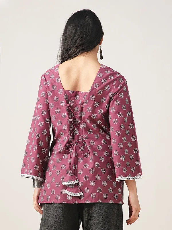 Maroon_Viscose_Rayon_Relaxed_Fit_Printed_Back-Tie_Short_Kurta_For_Women