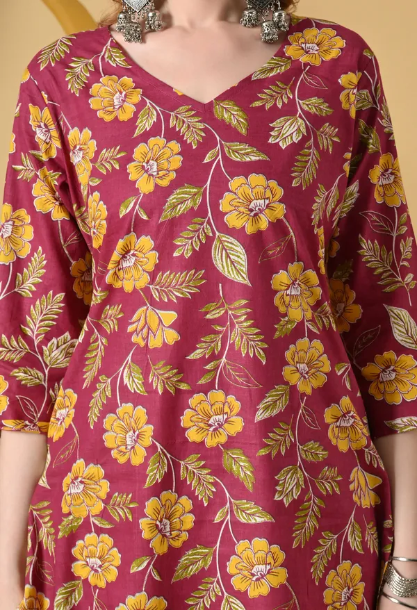 Maroon_Viscose_Rayon_Straight_Floral_Print_Kurta_For_Women