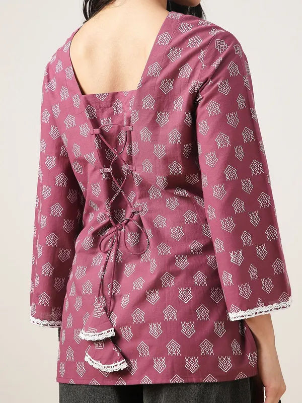 Maroon_Viscose_Rayon_Relaxed_Fit_Printed_Back-Tie_Short_Kurta_For_Women