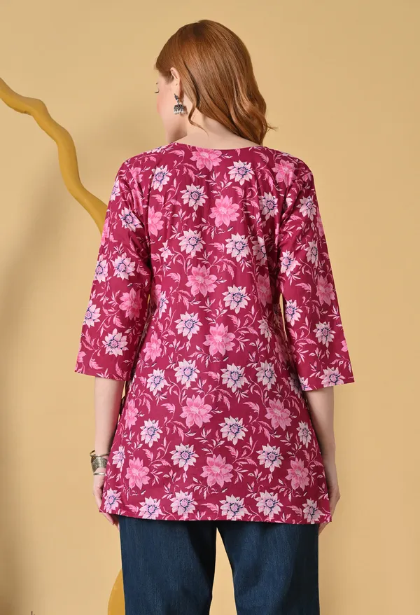 Maroon_Viscose_Rayon_Relaxed_Fit_Floral_Print_Short_Kurta_For_Women