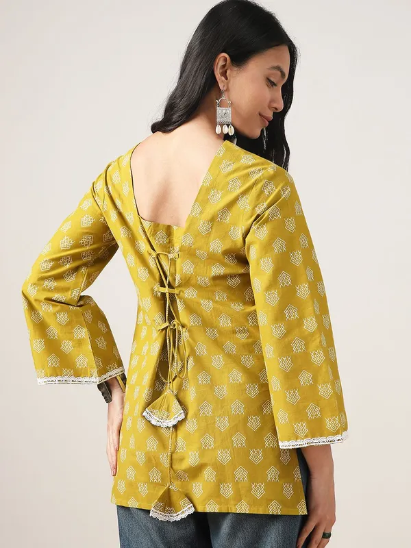 Yellow_Viscose_Rayon_Printed_Back_Tie-Up_Short_Kurta_For_Women