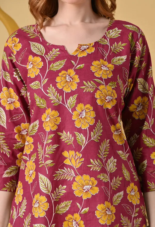 Maroon_Viscose_Rayon_Straight_Floral_Print_Short_Kurta_For_Women