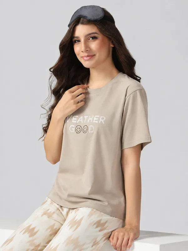 Women’s_Beige_Printed_Night_Suit_Set_–_Oversized_Top_&_Pajama