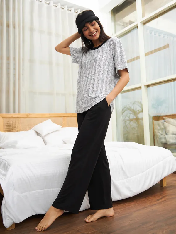 Women’s_Black_&_Grey_Printed_Night_Suit_Set