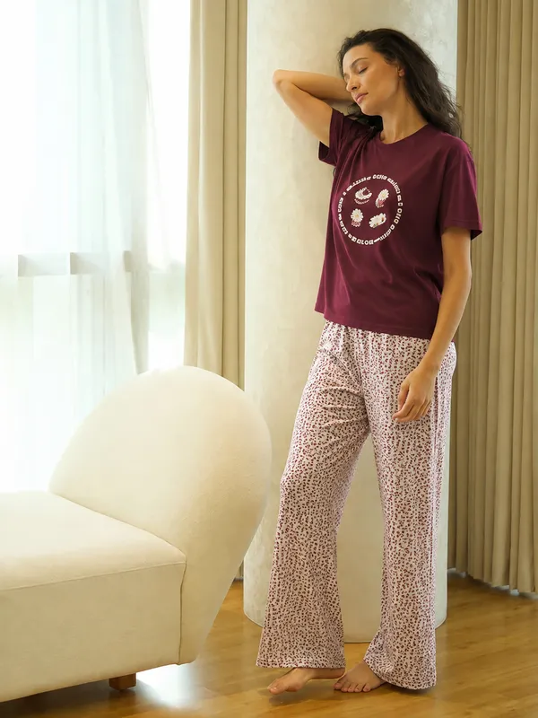 Women’s_Maroon_Printed_T-Shirt_&_Printed_Pajama_Night_Suit_Set