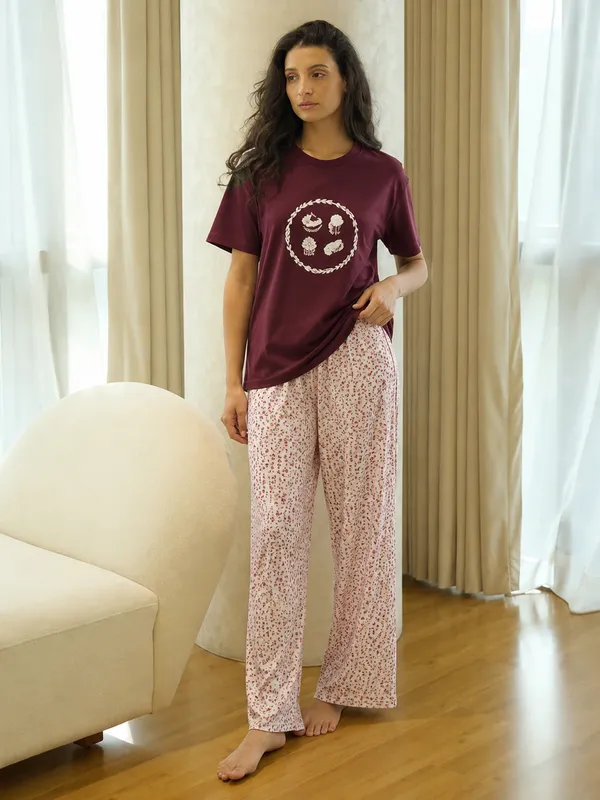 Women’s_Maroon_Printed_T-Shirt_&_Printed_Pajama_Night_Suit_Set